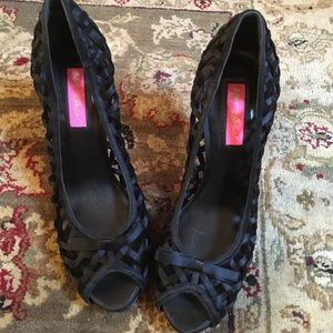Betsy Johnson lattice work peeptoe heels size 7.5